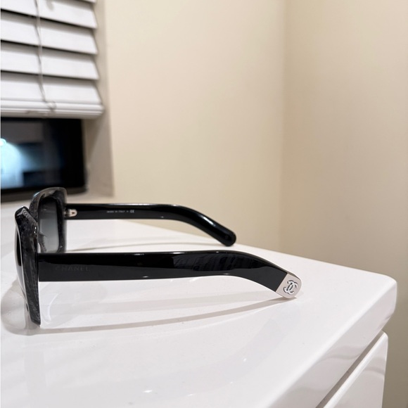 CHANEL Black Gradient Sunglasses main image 4